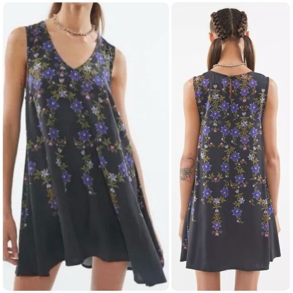 Urban Outfitters Sleeveless Floral V-Neck Swing Dress in Black | Size Small - Picture 2 of 6